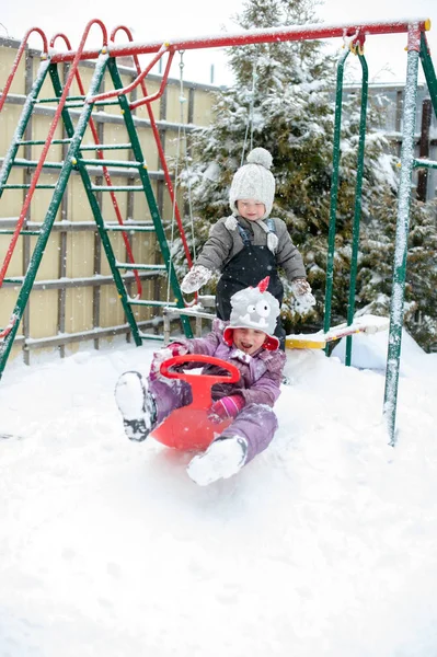 Kinder Spielen Schnee Freien — Stockfoto