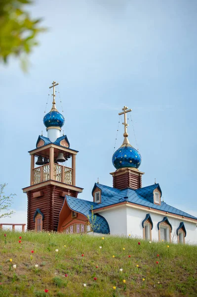 Church Blooming Hill — Stock Photo, Image