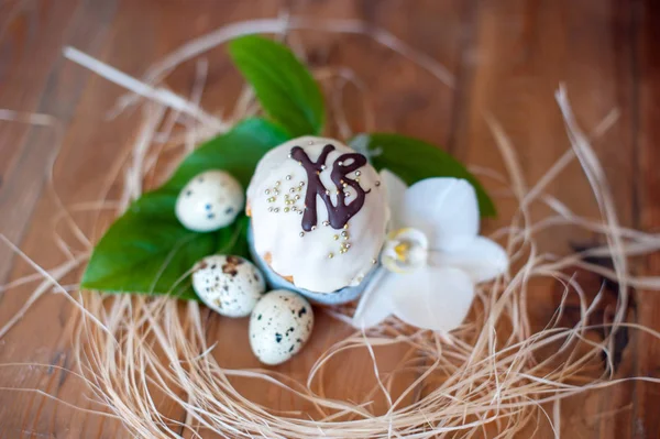 Easter Decor Eggs Cake Candle Nest — Stock Photo, Image