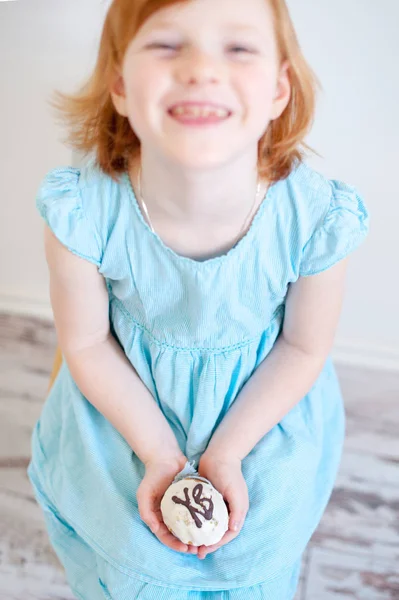 Child Blue Dress Holds Easter Cake — Stock Photo, Image