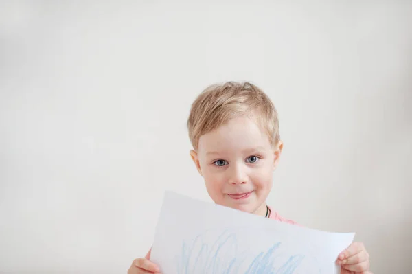 Bonito Menino Bonito Com Desenho — Fotografia de Stock