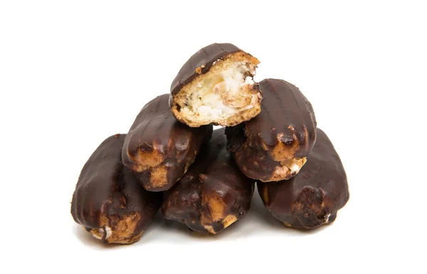 Десерт из шоколадных эклеров — стоковое фото