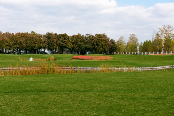 Πάρκο με γήπεδο γκολφ — Φωτογραφία Αρχείου