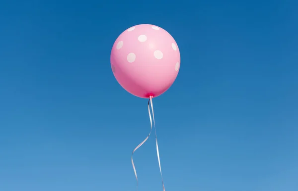 Balloons against the blue sky — Stock Photo, Image