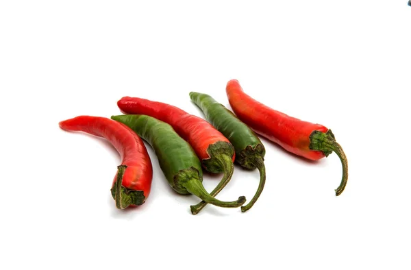 Chilipeppar isolerade — Stockfoto