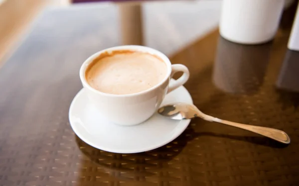 En kopp cappuccino — Stockfoto
