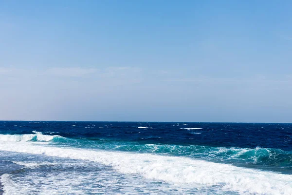 Paesaggio marino con onde estate — Foto Stock