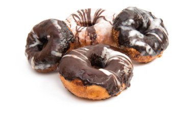 çikolatalı çörek izole 