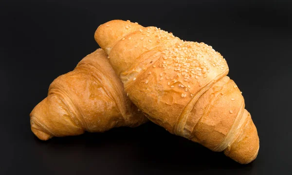 Croissant besar terisolasi — Stok Foto