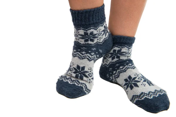 Winter sokken op zijn voeten — Stockfoto