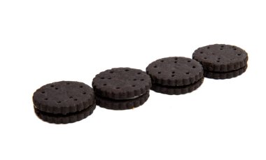 İzole krema dolgulu çikolata kurabiye 