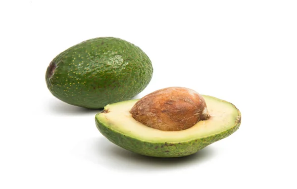 Groene avocado geïsoleerd — Stockfoto