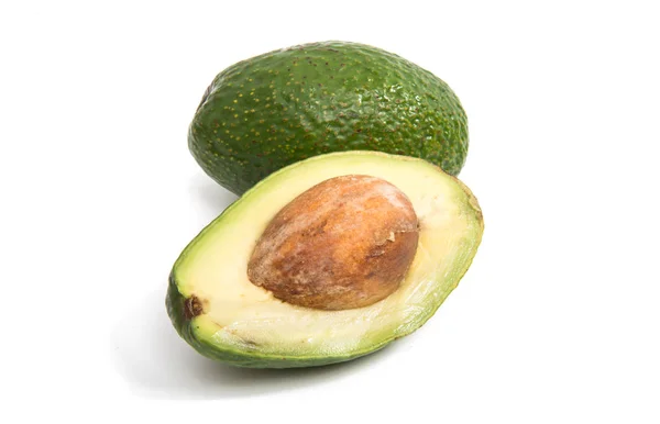 Groene avocado geïsoleerd — Stockfoto