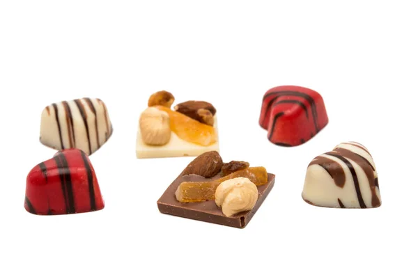 Bonbons au chocolat coeur isolé — Photo