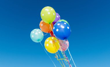 Mavi gökyüzü balonları