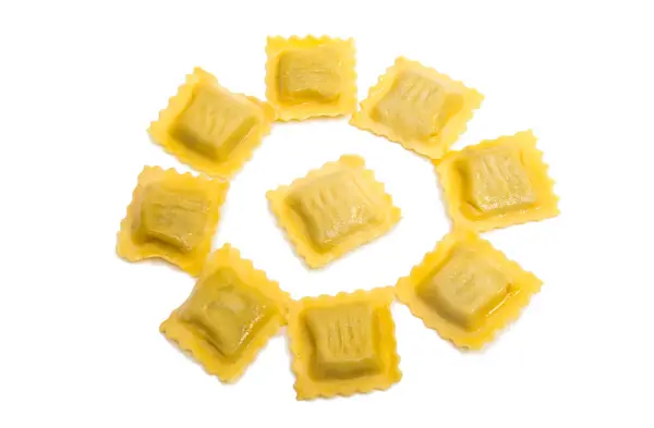 Tradizionali Ravioli isolati — Foto Stock