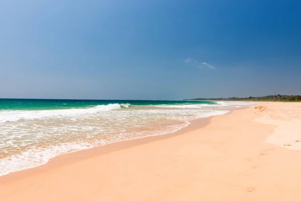 Indiska oceanen solen vatten på Sri Lanka — Stockfoto