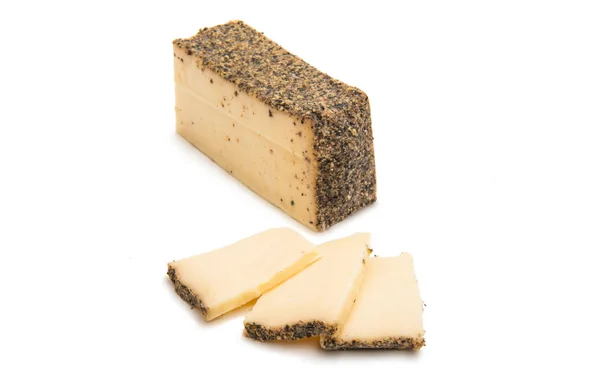 Formaggio con spezie isolate — Foto Stock