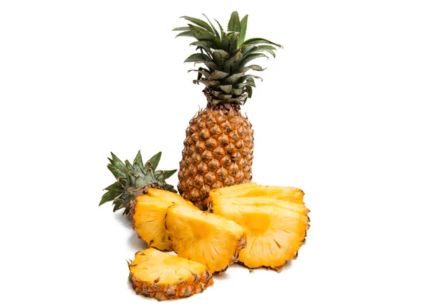 Тропічний ананас, ізольовані — стокове фото
