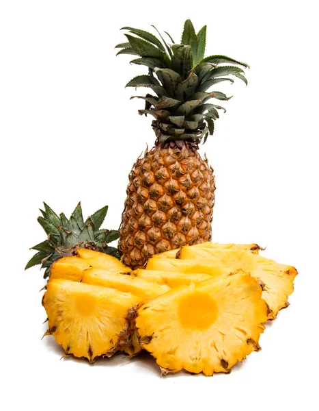 Tropische ananas geïsoleerd — Stockfoto