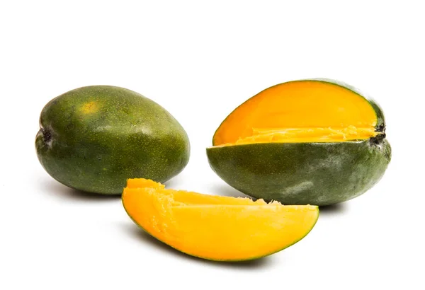 Экзотические фрукты манго — стоковое фото