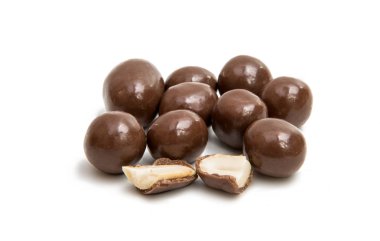 çikolata sır içinde badem 