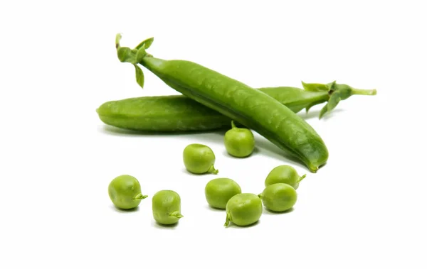 Zelený mladý hrášek, samostatný — Stock fotografie