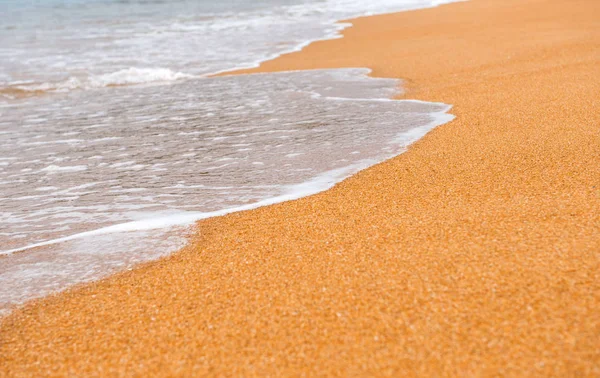 波と砂の背景. — ストック写真