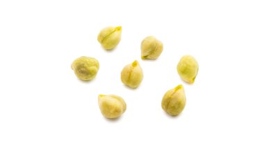 Nohut beyaz arkaplanda izole edildi