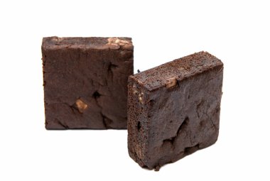 Çikolatalı Brownie izole 