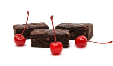 Çikolatalı Brownie izole 
