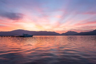 Güneşin doğuşunu peyzaj 