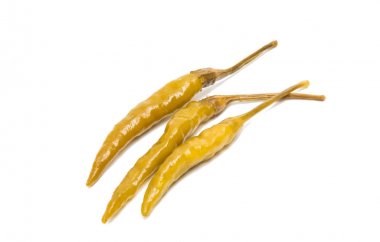 Yeşil biber biber turşusu izole 