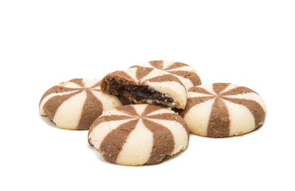 Gestreepte koekjes met chocolade vulling — Stockfoto