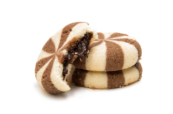 Gestreepte koekjes met chocolade vulling — Stockfoto