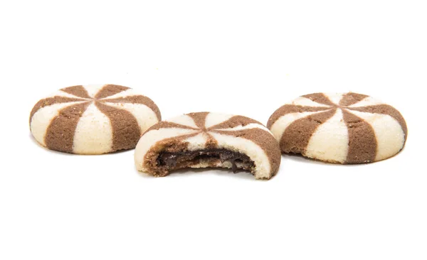 Gestreepte koekjes met chocolade vulling — Stockfoto