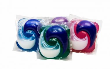 Birden fazla çamaşır pod kapsül izole yığını