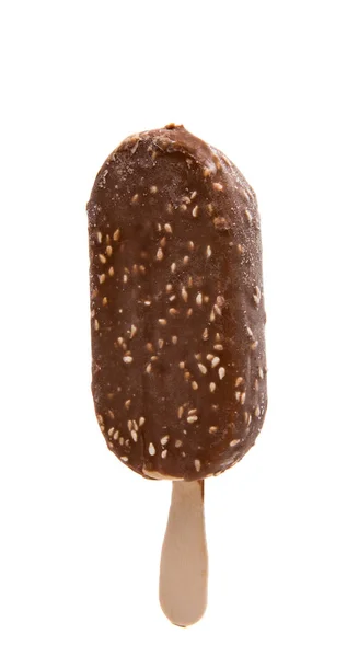 Sorvete de chocolate na vara isolado — Fotografia de Stock