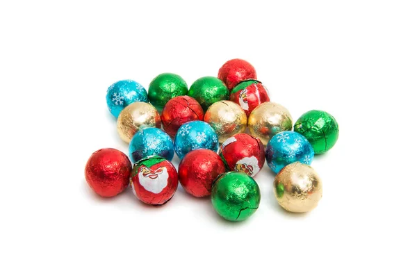 Čokoládové bonbony v alobalu, samostatný — Stock fotografie