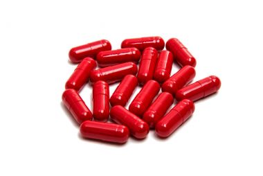 İzole kırmızı kapsül 