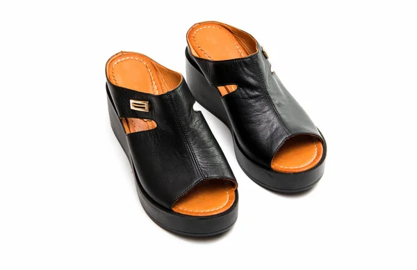 Kožené černé sandály, samostatný — Stock fotografie