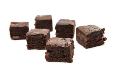 Çikolatalı Brownie izole 