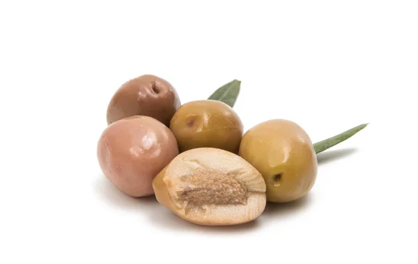 Olijven fruit geïsoleerd — Stockfoto