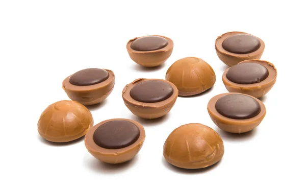 Bonbons au chocolat avec une noix — Photo