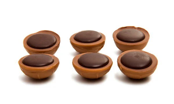 Bonbons au chocolat avec une noix — Photo