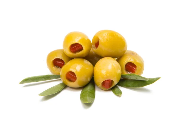 Oliven mit Blättern — Stockfoto