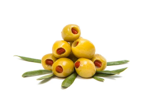 Оливки з листям — стокове фото