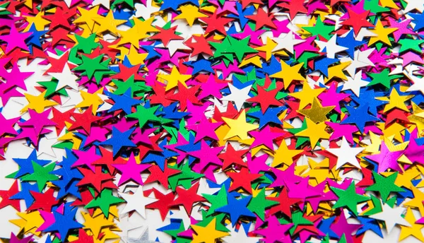 Konfetti Hintergrund von kleinen farbigen Sternen — Stockfoto