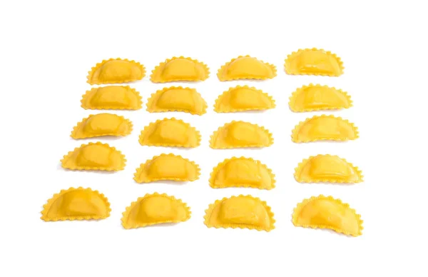 Gelbe Ravioli isoliert — Stockfoto