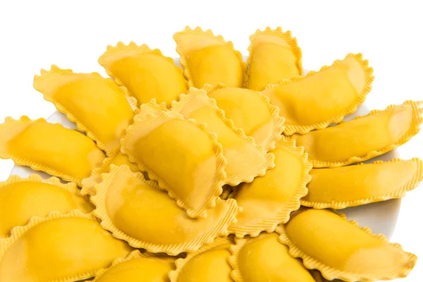 Gelbe Ravioli isoliert — Stockfoto